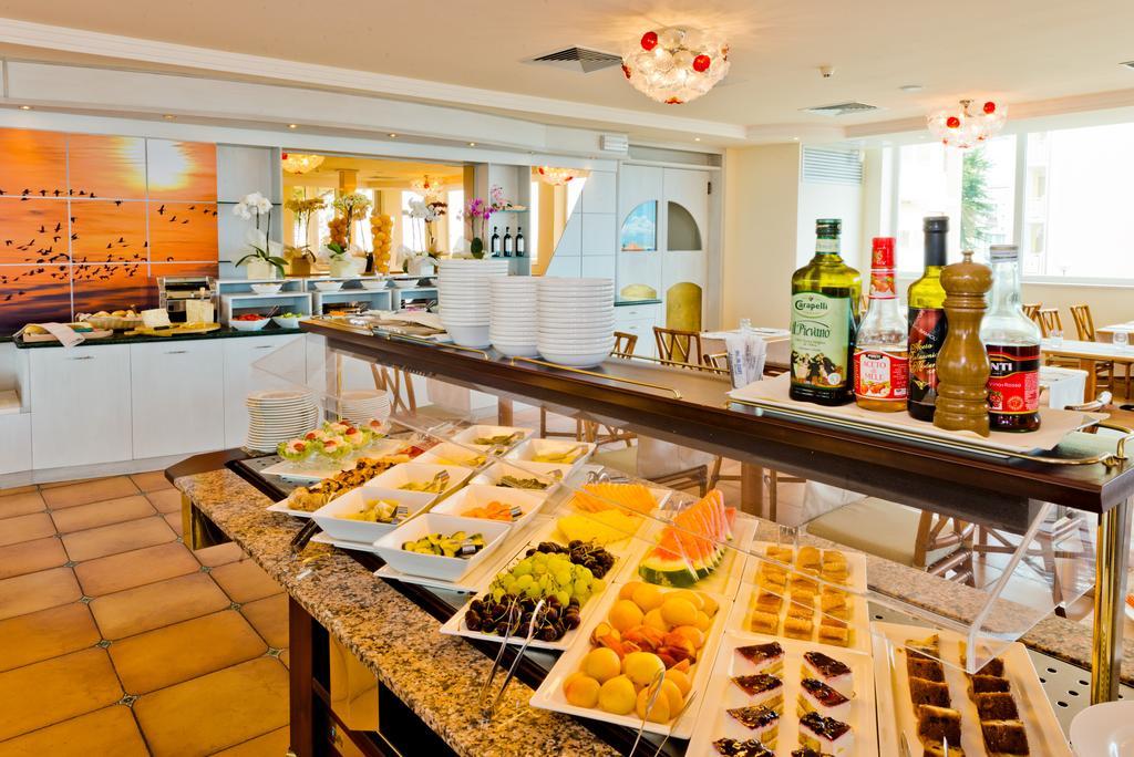 Hotel Ambassador Bibione Buitenkant foto