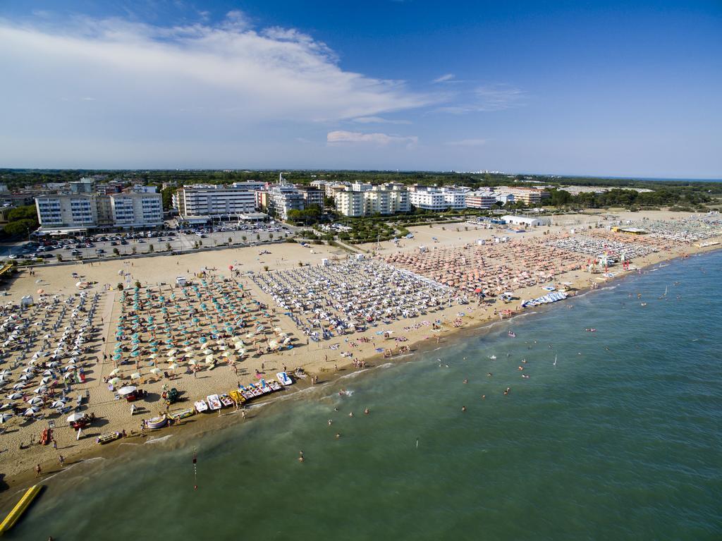 Hotel Ambassador Bibione Buitenkant foto