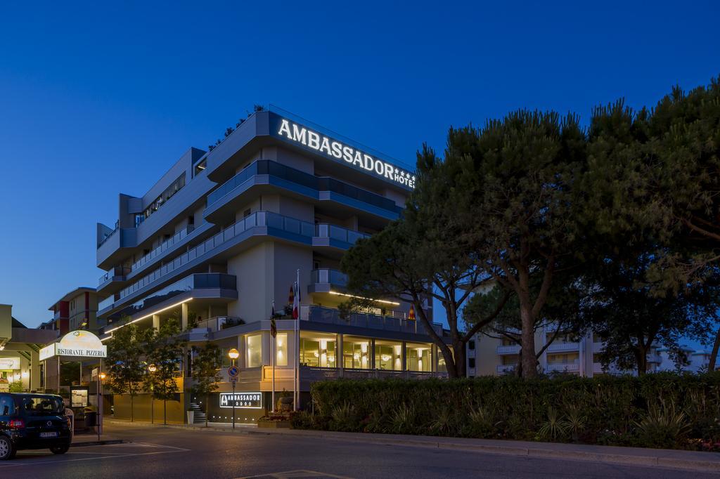 Hotel Ambassador Bibione Buitenkant foto