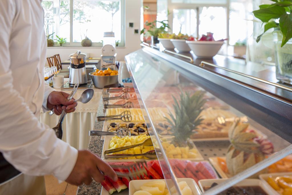 Hotel Ambassador Bibione Buitenkant foto