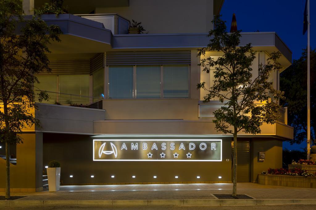 Hotel Ambassador Bibione Buitenkant foto