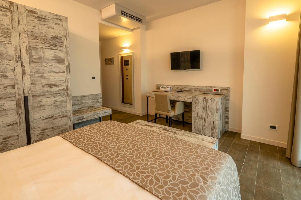 Hotel Ambassador Bibione Buitenkant foto
