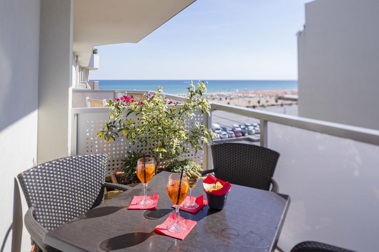 Hotel Ambassador Bibione Buitenkant foto